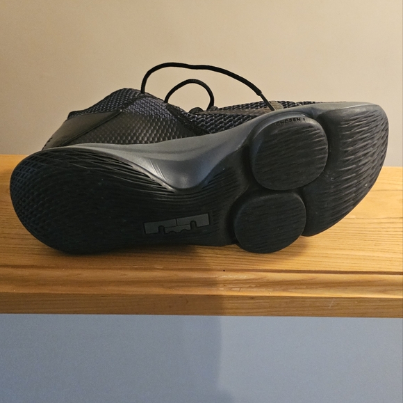 Nike Lebron Witness IV Black/Iron Grey size 11.5 BV7427-003 - Picture 2 of 6